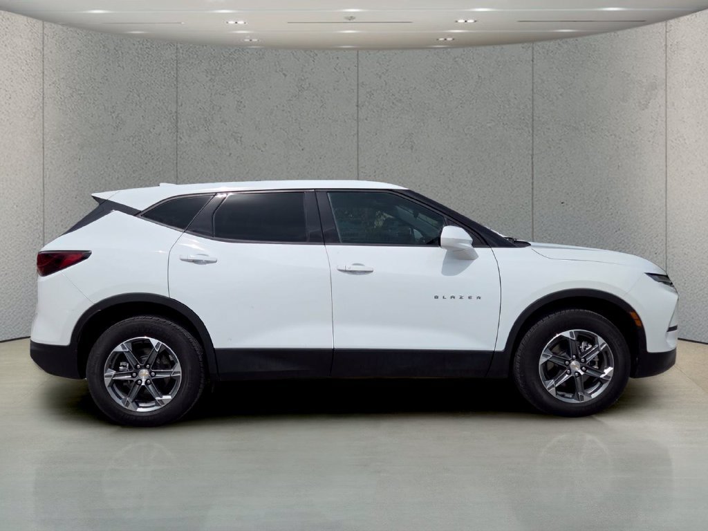 Used 2025 Chevrolet Blazer LT AWD/4WD image 4