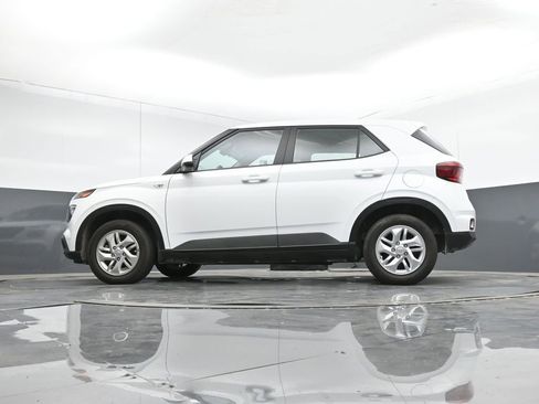 Certified 2025 Hyundai Venue SE image 39