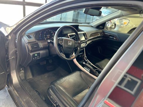 Used 2017 Honda Accord Touring image 10