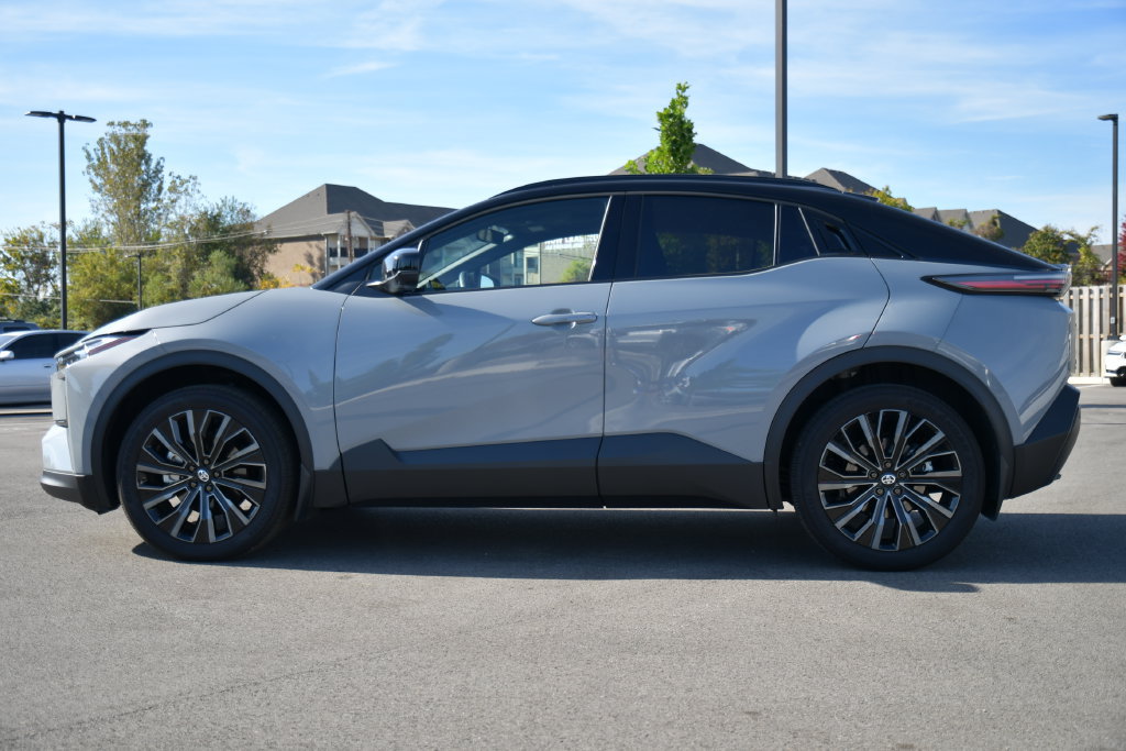 Used 2026 Toyota C-HR AWD/4WD image 6