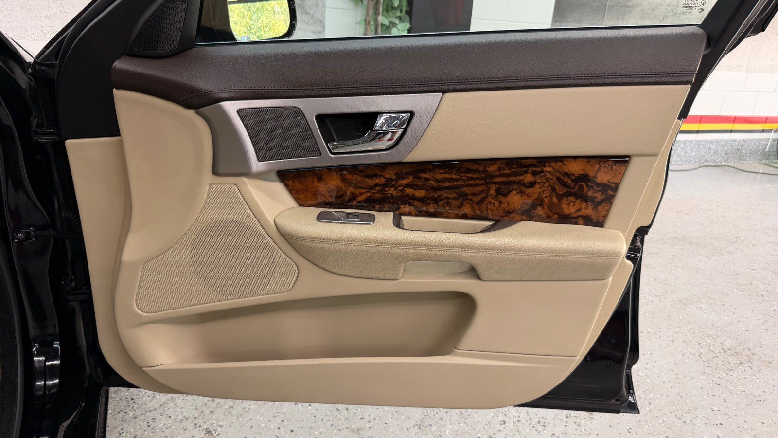 Used 2011 Jaguar XF RWD image 24