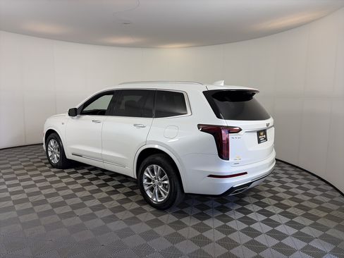 Certified 2025 Cadillac XT6 Luxury AWD/4WD image 9