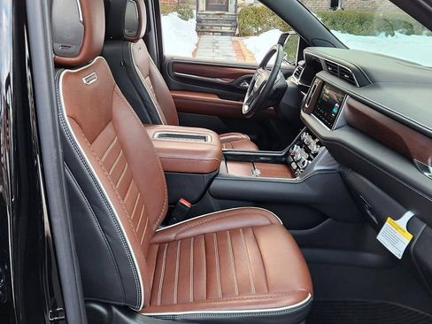 Used 2023 GMC Yukon XL Denali Ultimate image 9