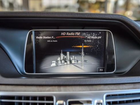 Used 2016 Mercedes-Benz E 350 Sedan w/ Premium Package image 21