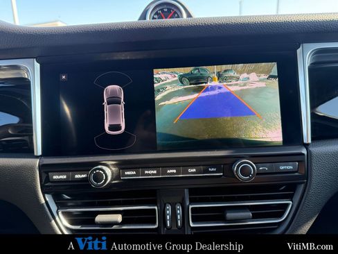 Used 2020 Porsche Macan image 34