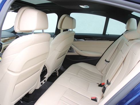 Used 2018 BMW M550i xDrive image 16