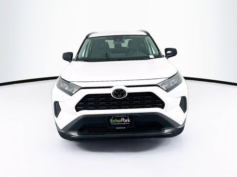 Used 2021 Toyota RAV4 LE AWD/4WD image 2