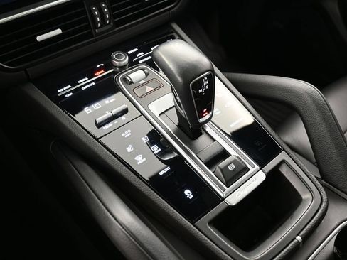Certified 2022 Porsche Cayenne Platinum Edition AWD/4WD image 22