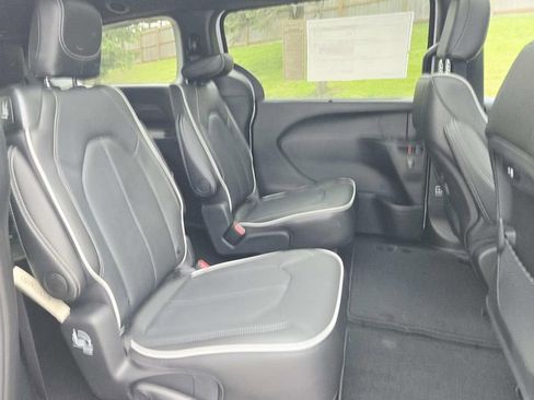 New 2026 Chrysler Pacifica Limited FWD image 19