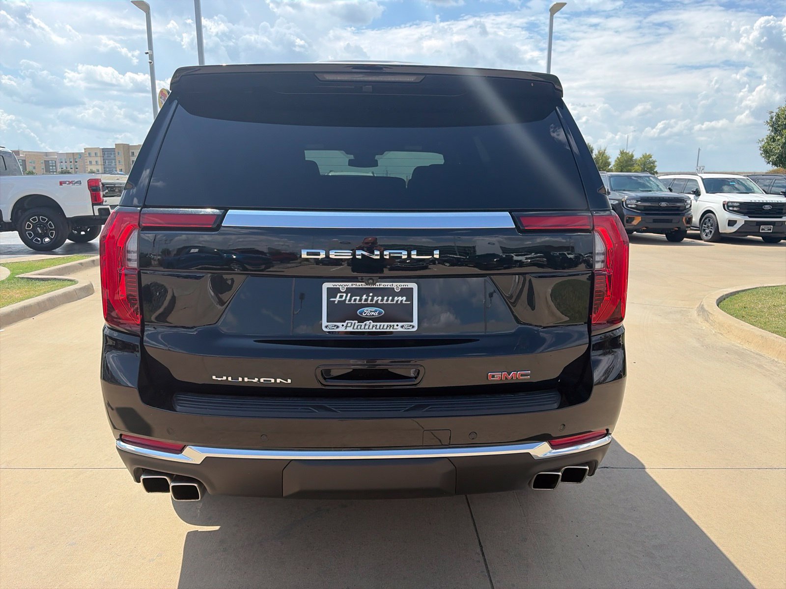 Used 2025 GMC Yukon Denali AWD/4WD image 4