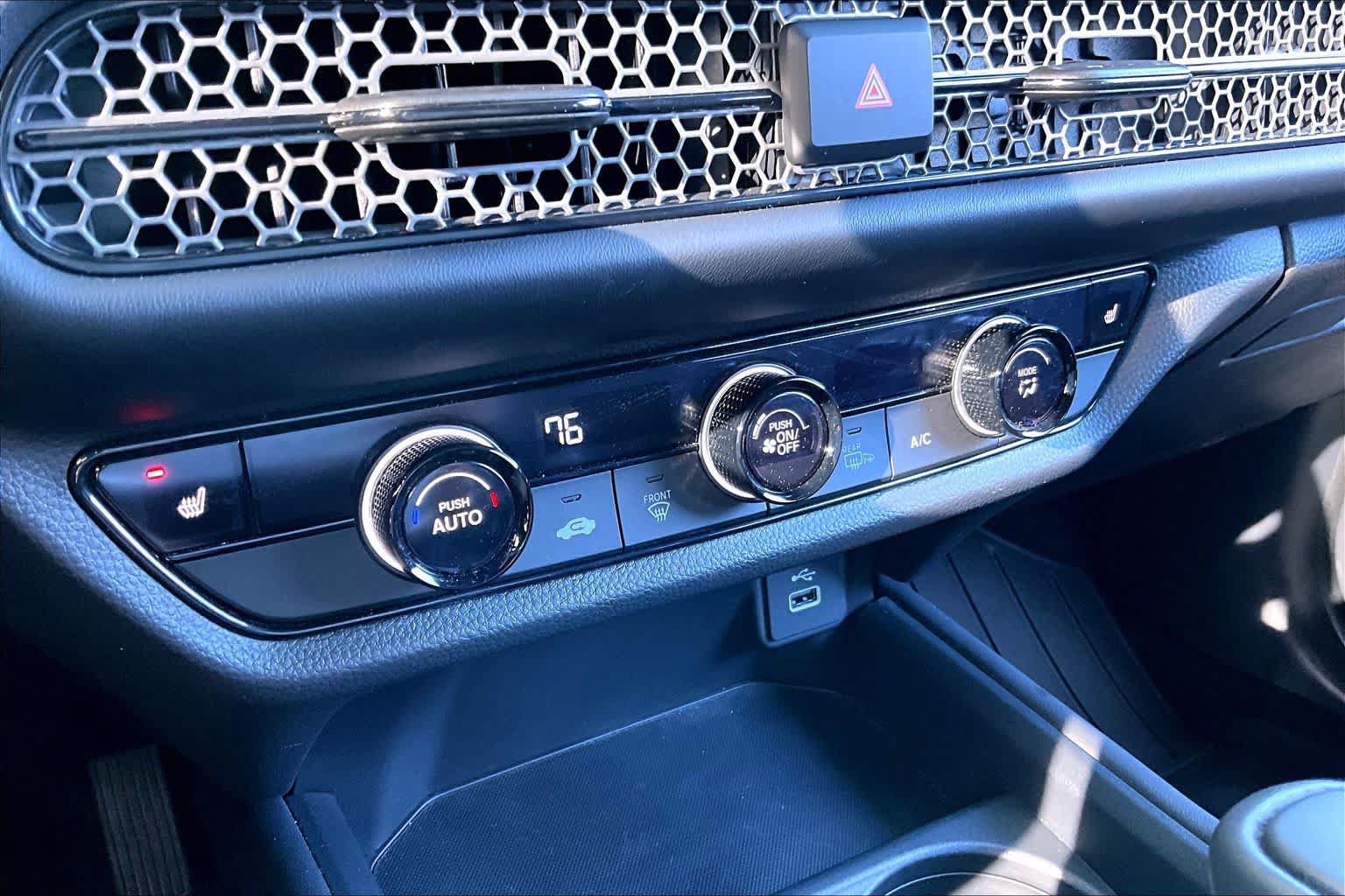 Certified 2025 Honda HR-V Sport image 32