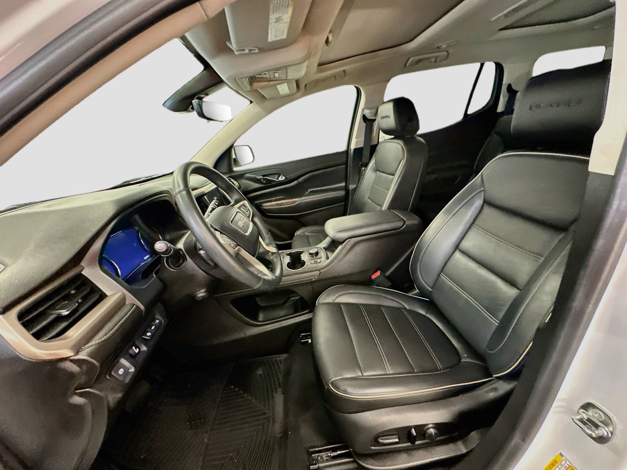 Used 2023 GMC Acadia Denali w/ Denali Ultimate Package AWD/4WD image 13