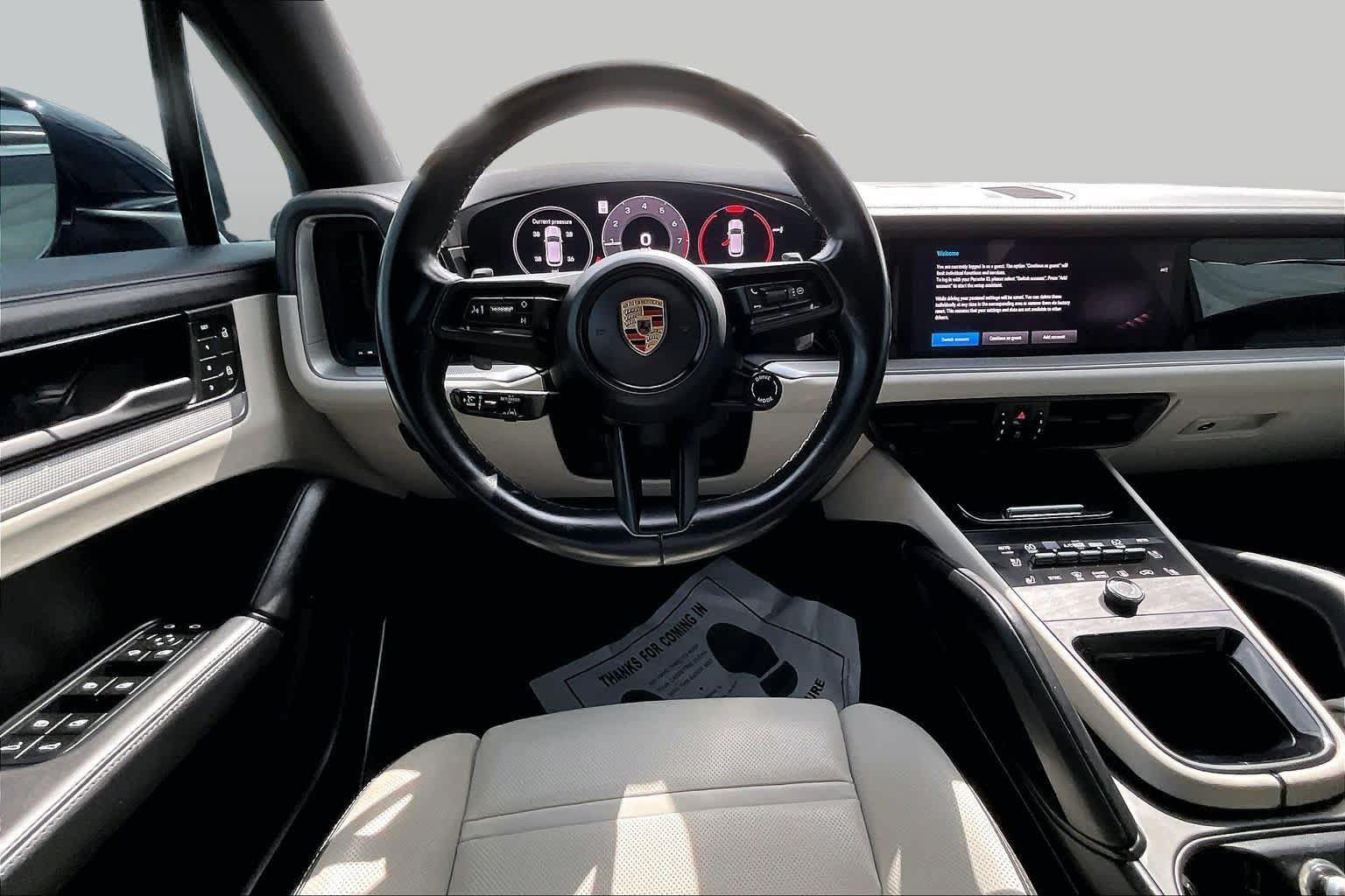 Used 2024 Porsche Cayenne AWD/4WD image 6