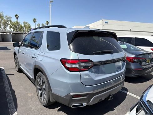 Used 2025 Honda Pilot Touring image 5
