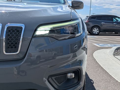 Used 2019 Jeep Cherokee Latitude Plus w/ Cold Weather Group AWD/4WD image 44