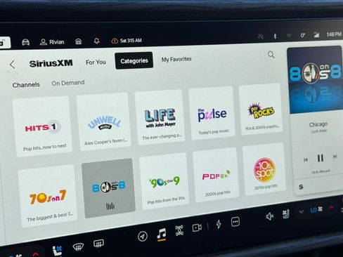 Used 2022 Rivian R1S Launch Edition image 25