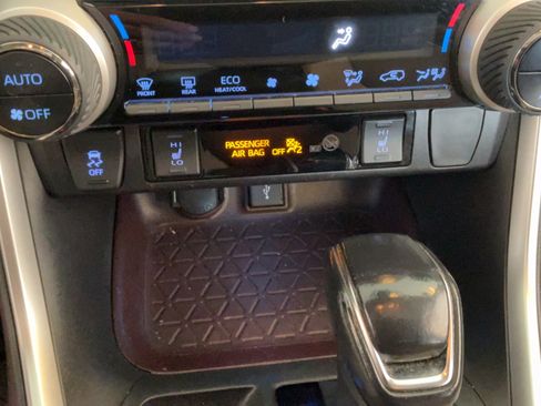 Used 2020 Toyota RAV4 Limited FWD image 15