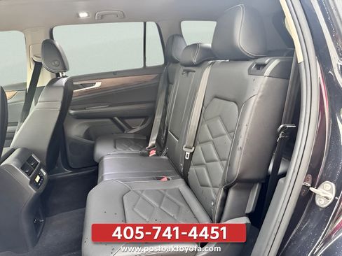 Used 2024 Volkswagen Atlas SE w/ Panoramic Sunroof Package FWD image 22