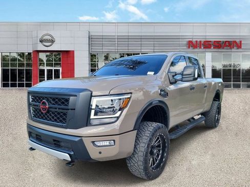 Used 2024 Nissan Titan PRO-4X w/ Pro-4x Convenience Package image 9
