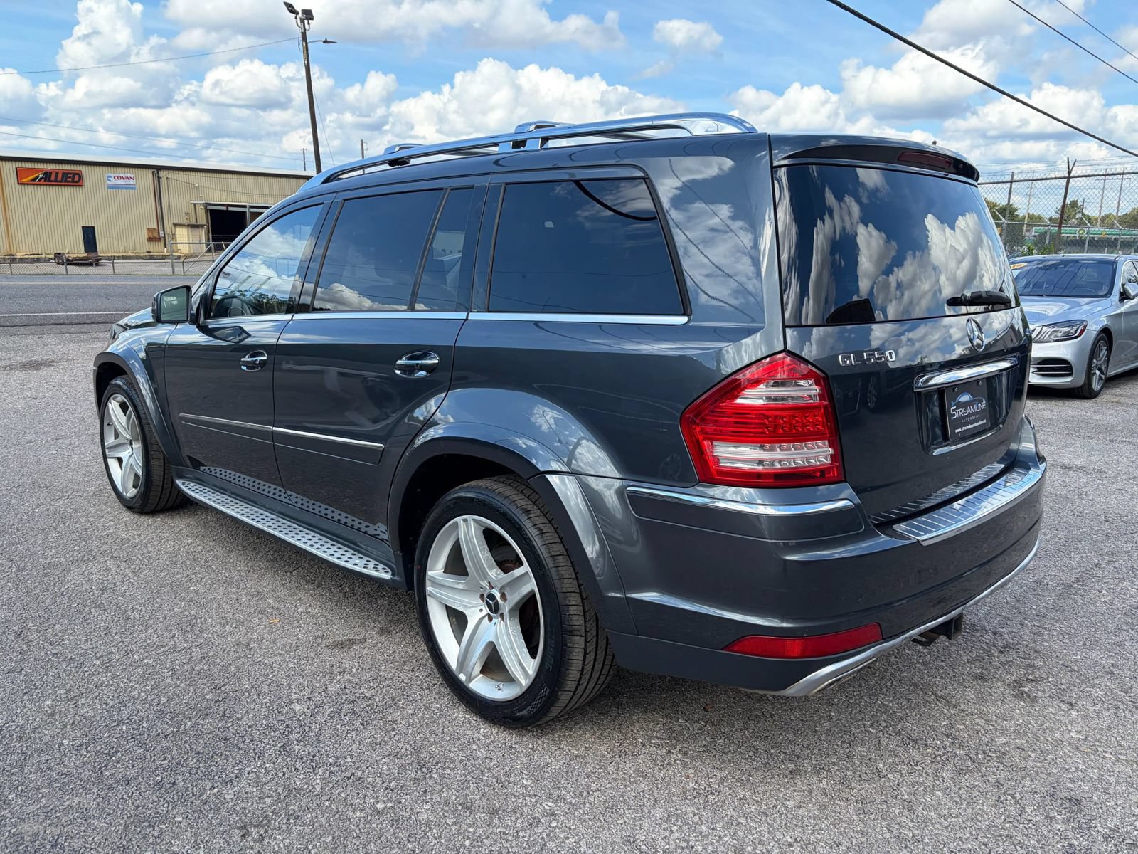 Used 2011 Mercedes-Benz GL 550 4MATIC image 7