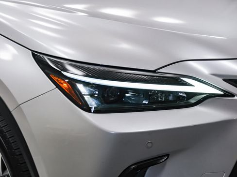 Used 2025 Lexus NX 250 FWD image 13
