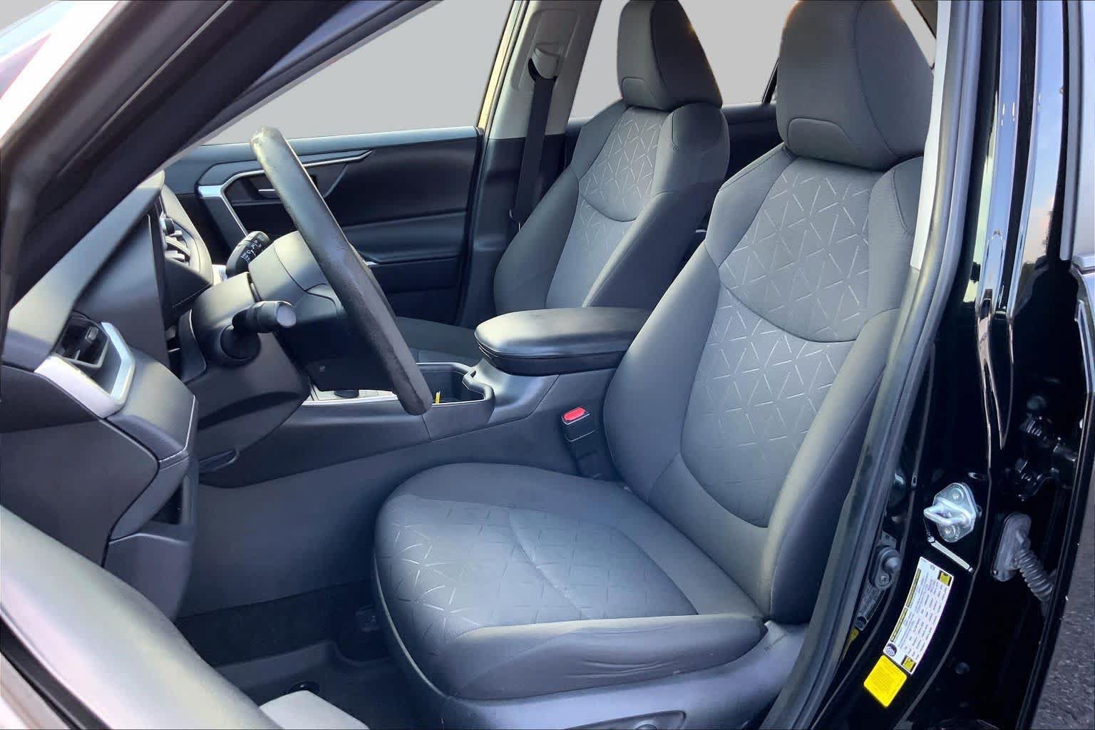 Used 2023 Toyota RAV4 AWD Hybrid image 7