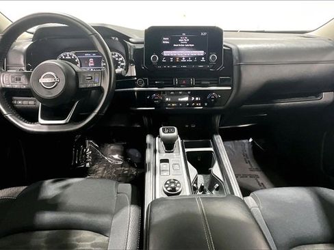 Used 2024 Nissan Pathfinder SV image 7