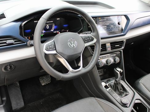 Certified 2023 Volkswagen Taos SE w/ Panoramic Sunroof Package image 8