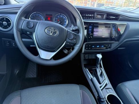 Used 2018 Toyota Corolla LE image 17