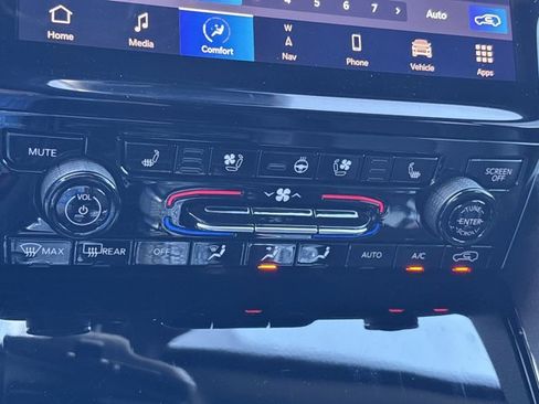 Used 2024 Jeep Grand Cherokee L Overland w/ Advanced Protech Group III image 39