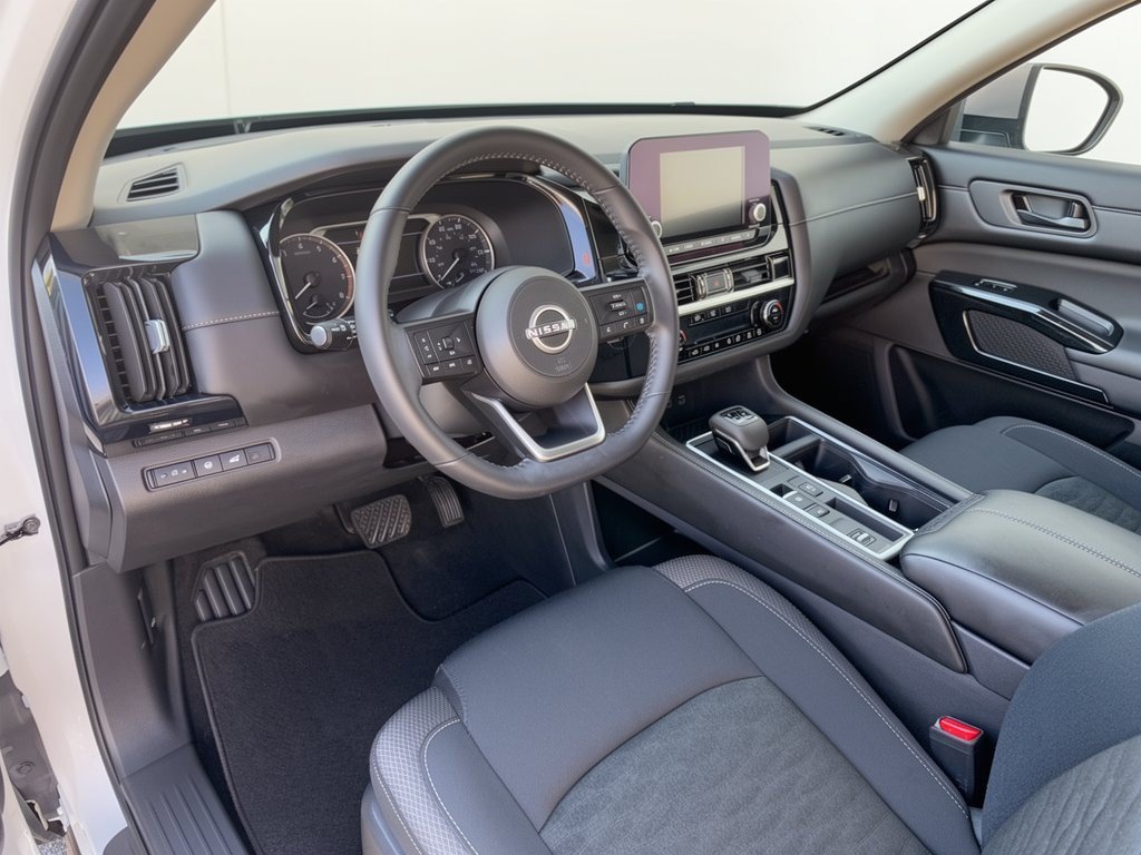 Used 2025 Nissan Pathfinder SV FWD image 7