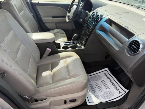 Used 2009 Ford Taurus X SEL FWD image 11