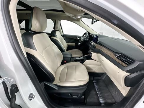 Used 2020 Ford Escape Titanium w/ Titanium Premium Package 2.0 AWD/4WD image 31