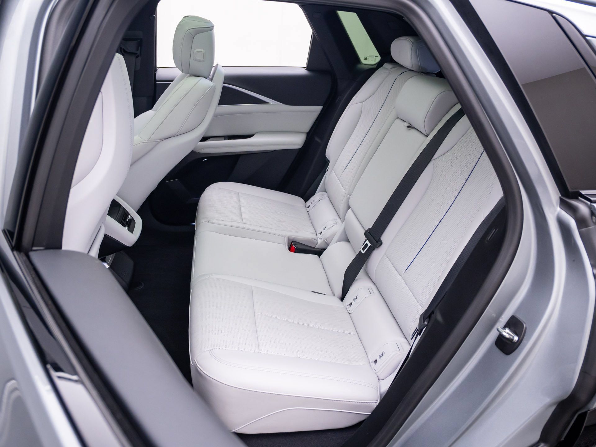 Certified 2024 Cadillac Lyriq Luxury w/ LPO, Floor Liner Package AWD/4WD image 17
