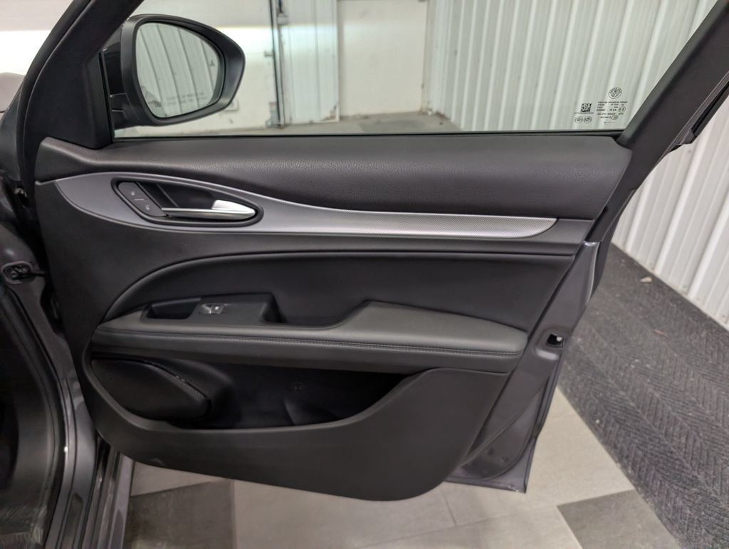 Used 2024 Alfa Romeo Stelvio Ti AWD/4WD image 27