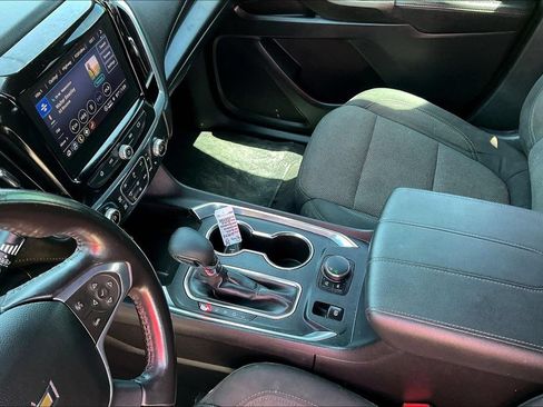 Used 2022 Chevrolet Traverse LT FWD image 9