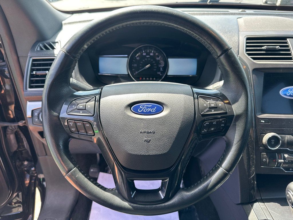 Used 2019 Ford Explorer XLT w/ Equipment Group 202A AWD/4WD image 13