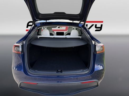 Used 2023 Tesla Model Y Long Range AWD/4WD image 18