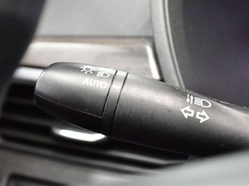 Used 2025 Nissan Altima 2.5 SV FWD image 19