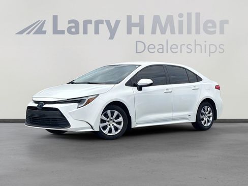 Used 2025 Toyota Corolla LE w/ Convenience Package AWD/4WD image 1