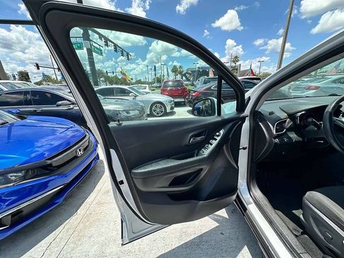 Used 2018 Chevrolet Trax LS FWD image 9