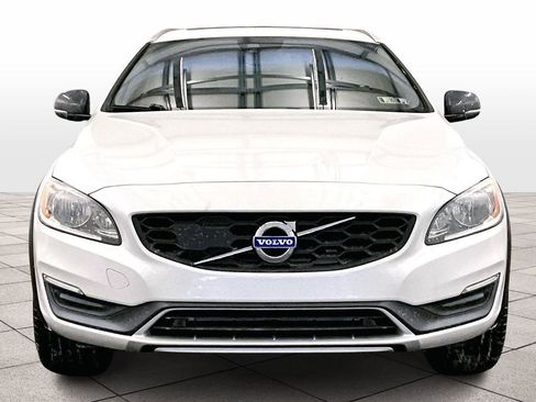 Used 2016 Volvo V60 T5 Cross Country w/ Convenience Package image 4
