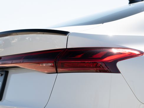 Certified 2025 Audi S6 e-tron Prestige w/ 21" Black Optic Package image 37