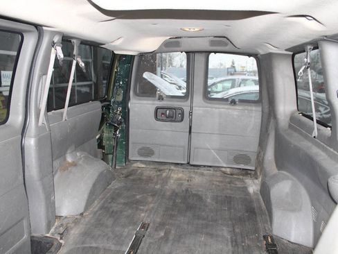 Used 2010 Chevrolet Express 1500 LS image 12