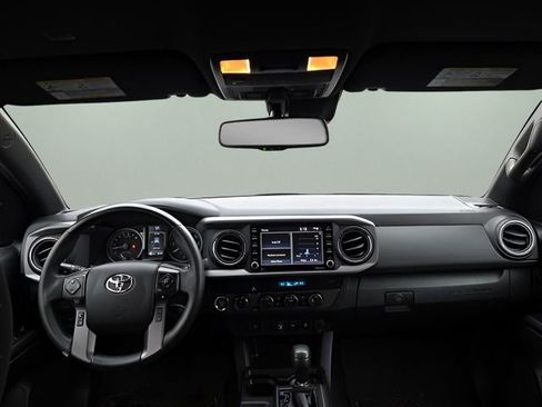 Used 2022 Toyota Tacoma TRD Off-Road image 10