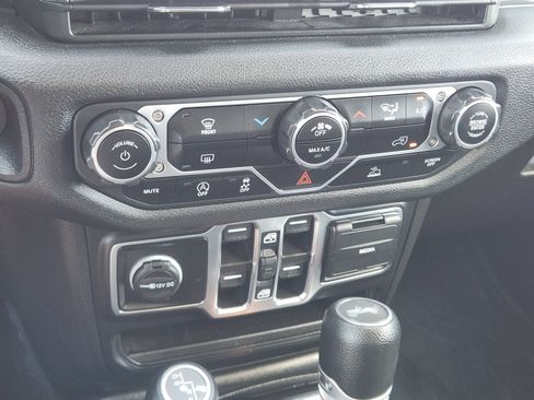 Used 2024 Jeep Wrangler Unlimited Sport AWD/4WD image 20