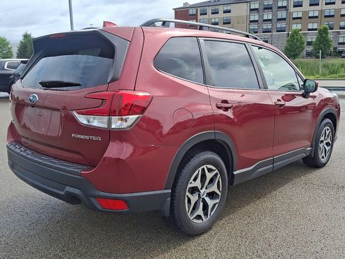 Used 2022 Subaru Forester Premium AWD/4WD image 6