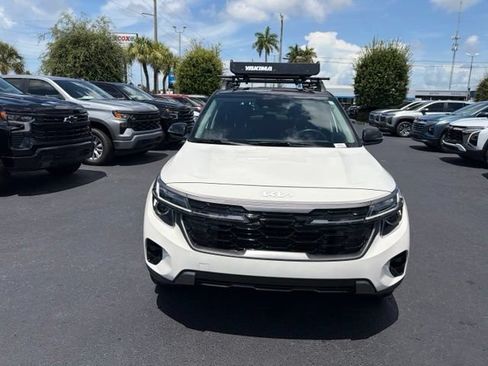 Used 2024 Kia Seltos X-Line AWD/4WD image 2