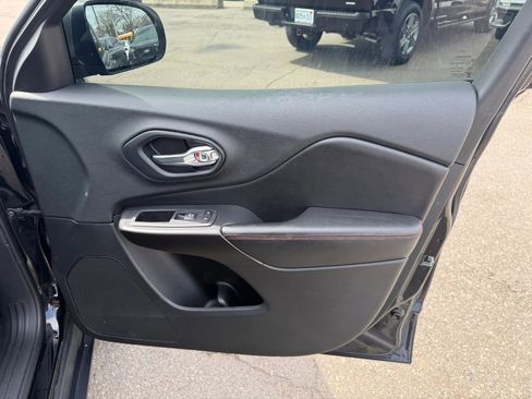 Used 2019 Jeep Cherokee Trailhawk w/ Cold Weather Group image 24