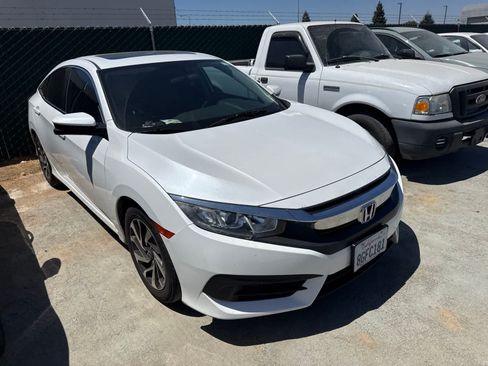 Used 2018 Honda Civic EX image 3